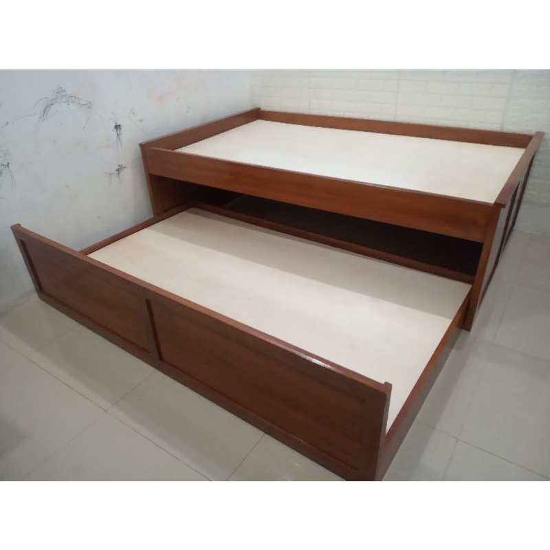 Dipan Sorong / Bed Sorong