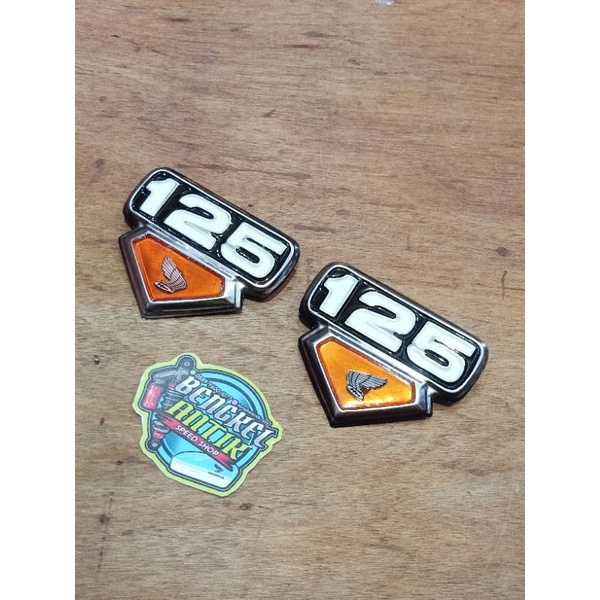 emblem tutup accu cb125 emblem cb emblem cb125