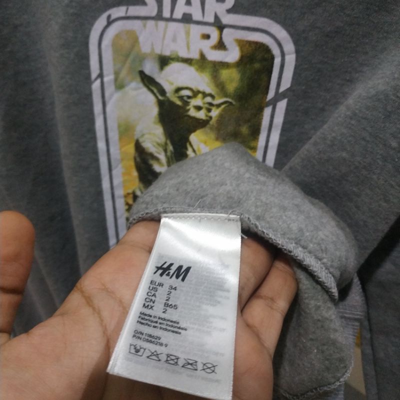 Hnm Sweater Crewneck Star Wars Yoda Grey H&amp;M Pria Wanita Cewek Cowok Abu Full Tag Free Paper Bag