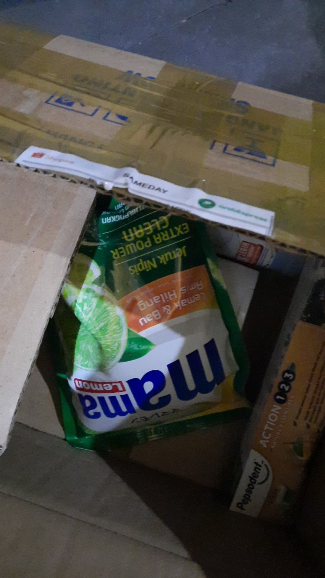 Daia Detergent Bubuk - Plus Softener  - 1800g / 1.8 Kg