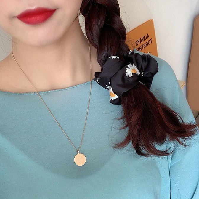 OVERFLOWS.ID ✿ Scrunchie Ikat Rambut Cepol Korea Lucu Satin Bunga Daisy Import