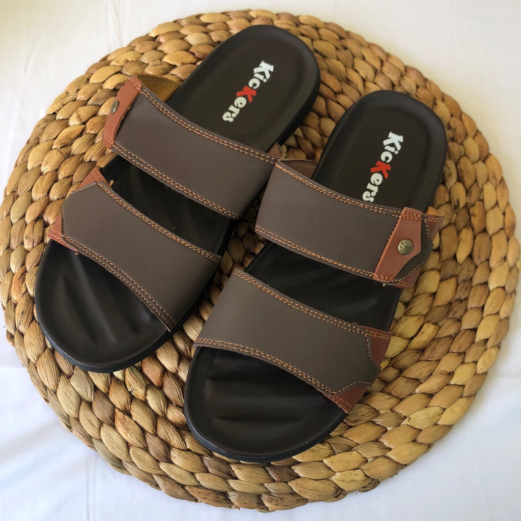 (TANPA KARDUS)sandal FREDY 1 sendal cowok pria kulit sintetis termurah model terbaru kombinasi terlaris NEW ARRIVAL Selop Terbaru Original Slip on Cowok Slide Sandal Kulit Pria Terlaris Sesuai Foto Sandal Selop di Jamin Berkualitas. Sandal Pria Fashion Se