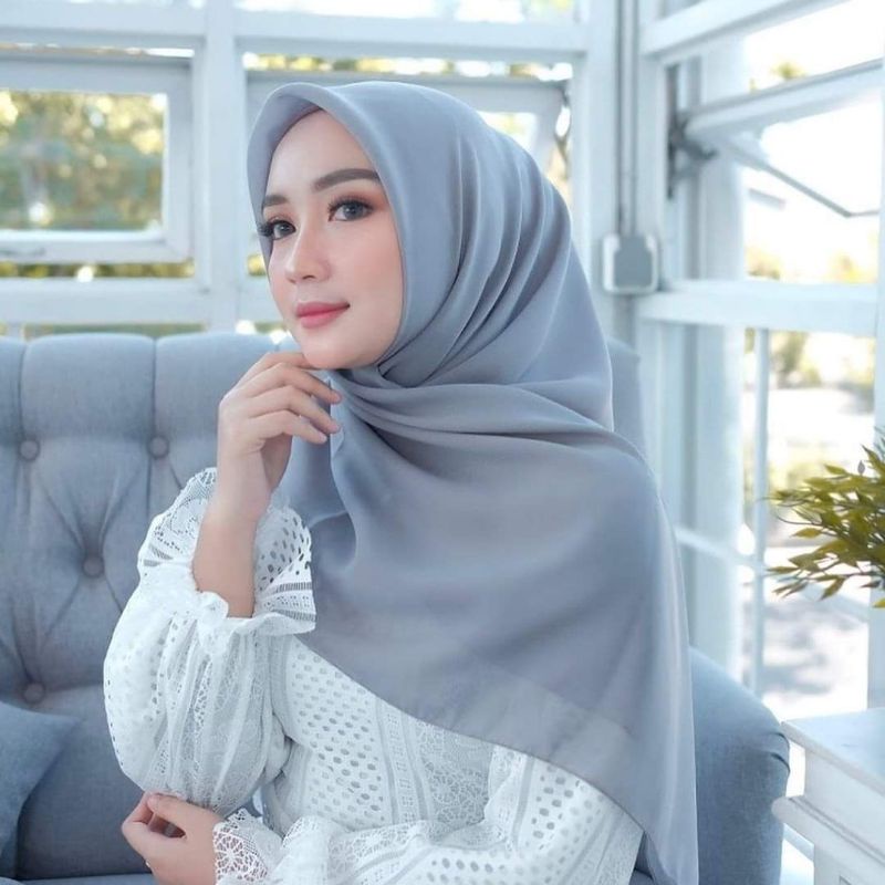 HIJAB BELLA SQUARE / SEGIEMPAT POLLYCOTON / POTTON SENJA-BELLA Silver