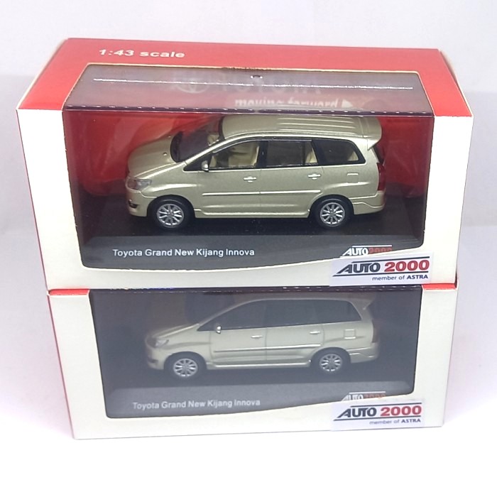 DIECAST MINIATUR DCS581 MOBIL TOYOTA INNOVA AUTO2000 1:43