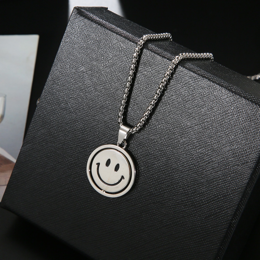 Kalung Liontin Bahan Titanium Steel Dua Sisi Motif Smiley Face Untuk Pria Dan Wanita