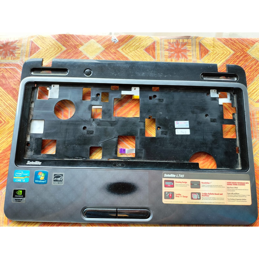 Casing tengah Toshiba L745