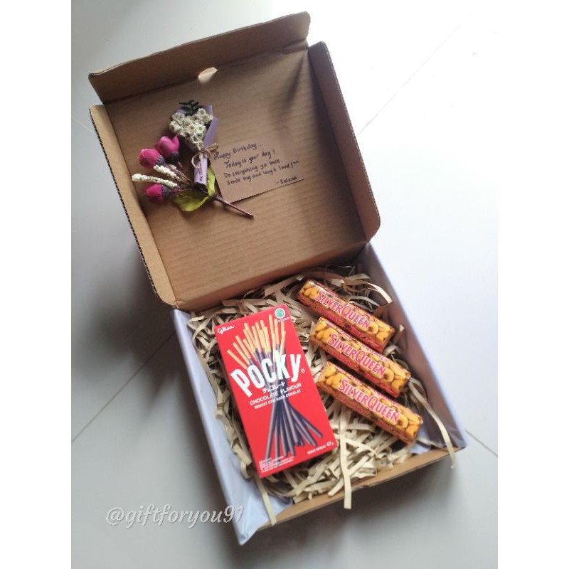

BIG SALE Snack box (coklat edition)/hampers box/hampers snack/hadiah wisuda/hadiah ulang tahun