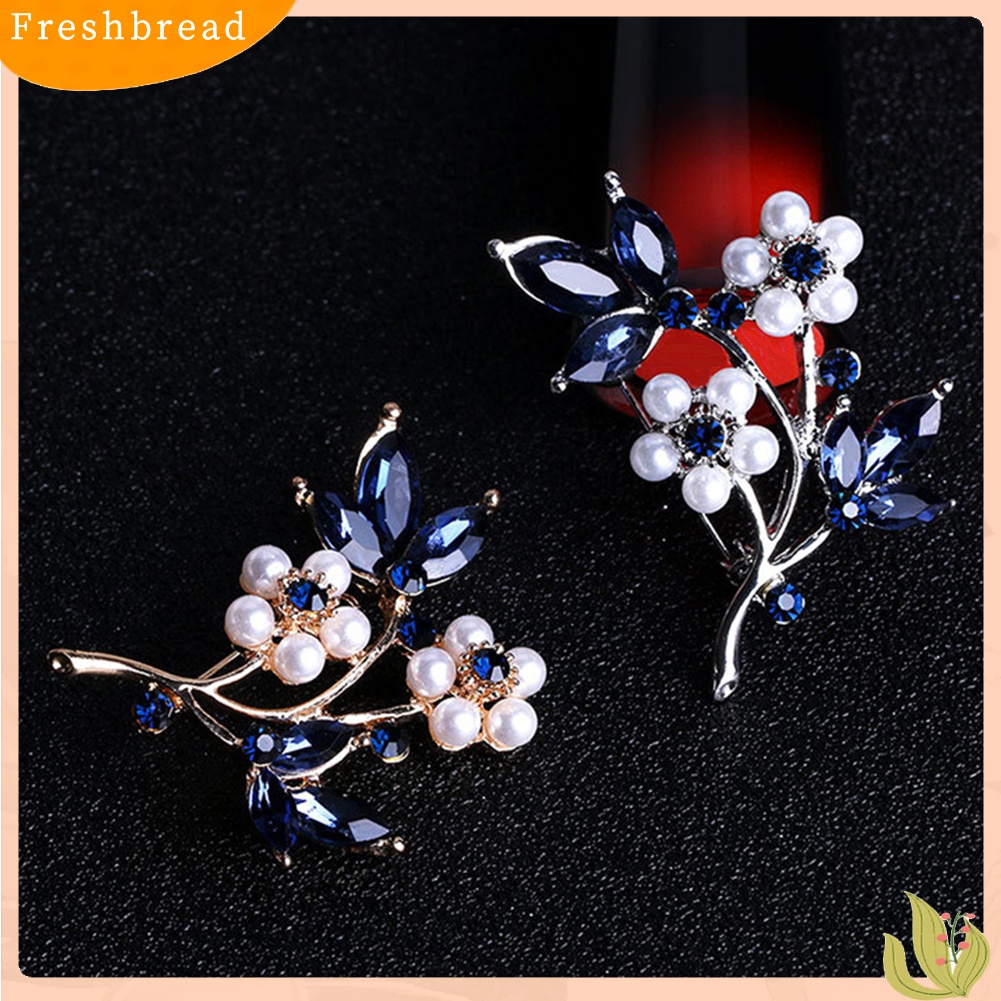 [ TERLARIS]Women Faux Pearl Rhinestone Petals Flowers Brooch Pin Jewelry Clothing Accessory