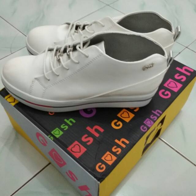 Sepatu Gosh putih