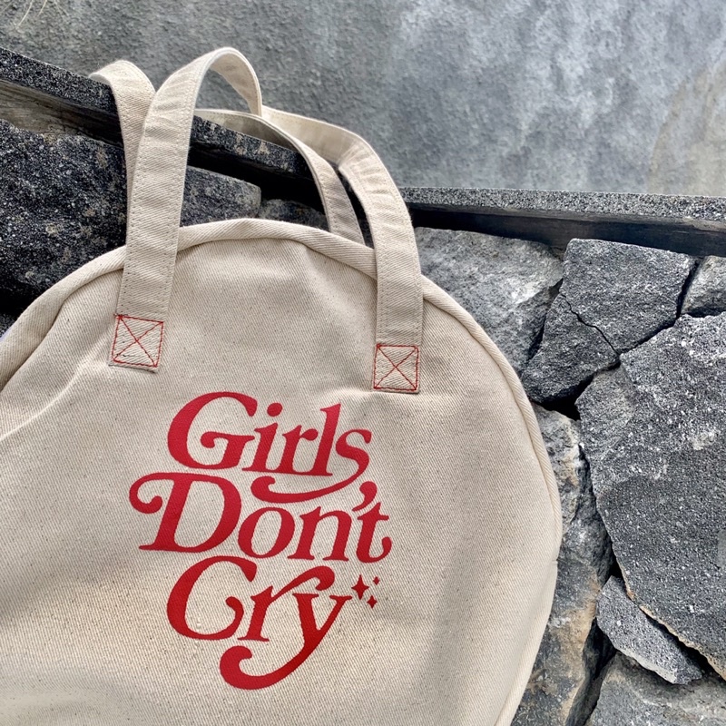 Girls don’t cry Circle Totebag | Whatinside.ltde