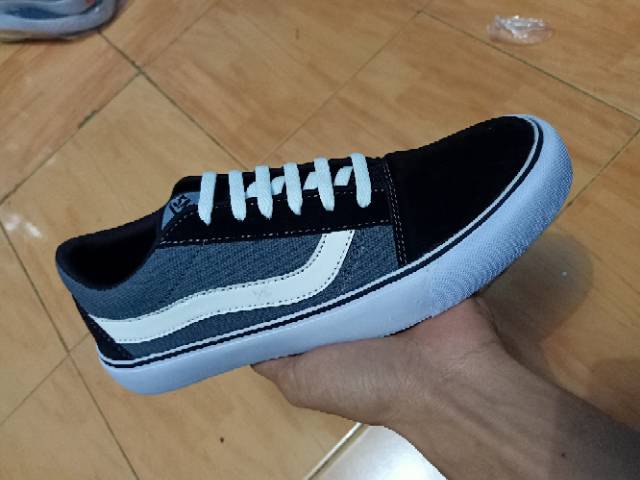 Sepatu vans old school warna