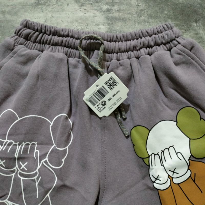 Celana Pendek Short Pants Uniqlo X Kaws Premium Quality