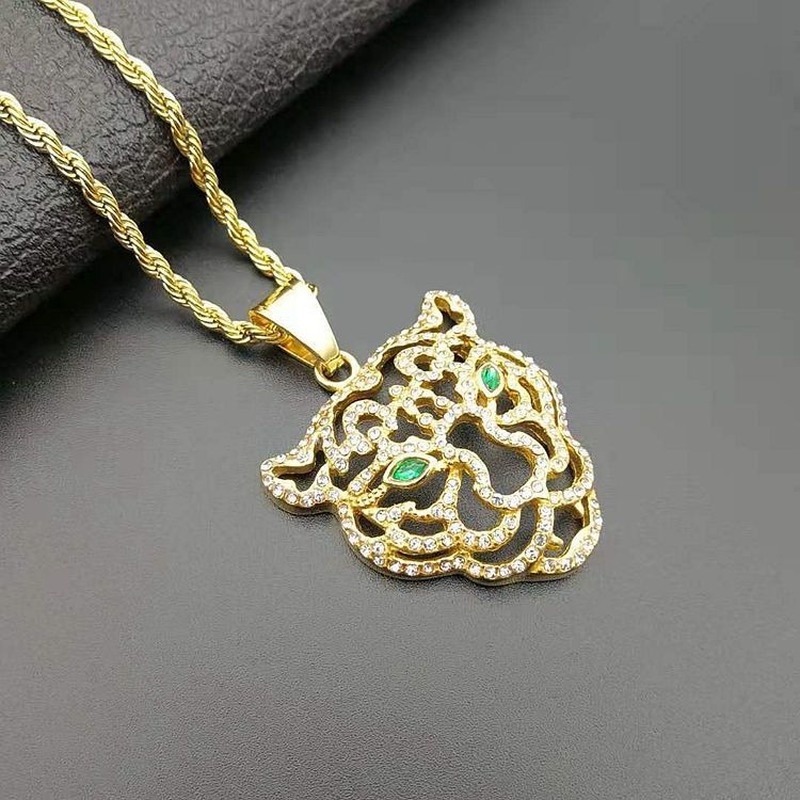 Kalung Titanium Steel Lapis Emas 18k Dengan Liontin Kepala Harimau Aksen Berlian Imitasi Untuk Pria