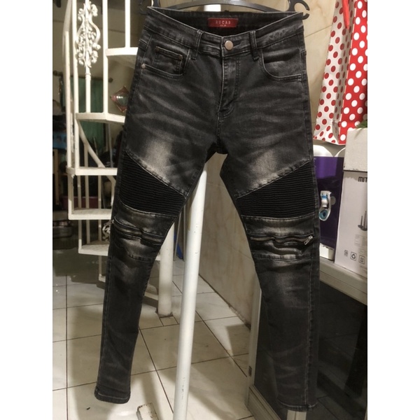 Rucas zipper black Season 6