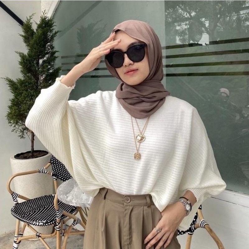 [PREMIUM] Helwa Sweater Batwing Knit // Sweater Batwing Rajut-Broken White