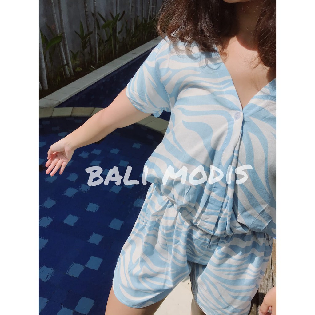 JUMPSUIT LENGAN PENDEK MOTIF BALI