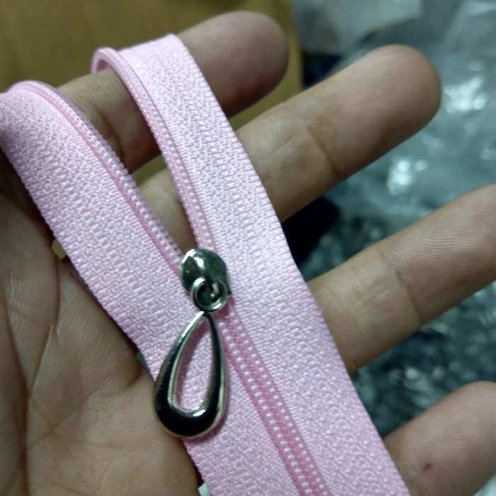 

Sale!!! Paket Resleting No.3 (Lanyard 50 Yard + Kepala Resleting 100 Pcs). Hot Sale