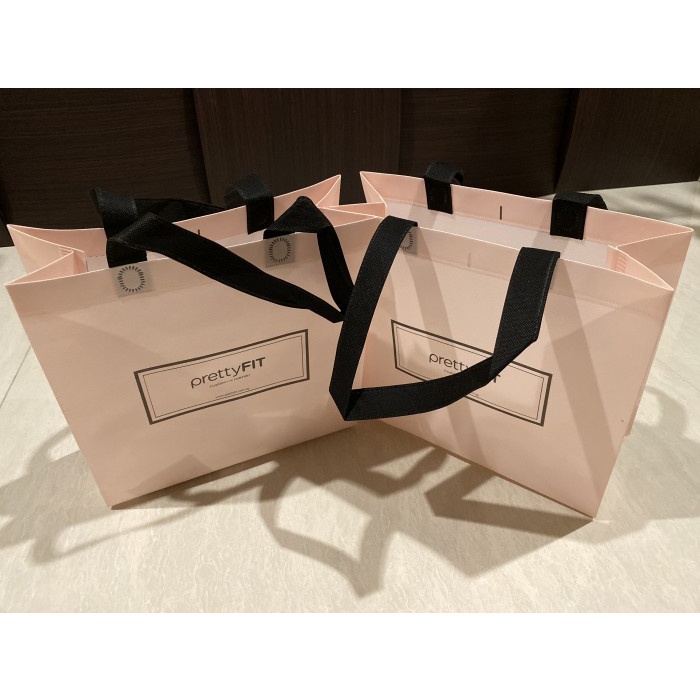 

(TERLARIS) Paperbag prettyFIT (P: 32cm, L: 13cm, T: 32cm)