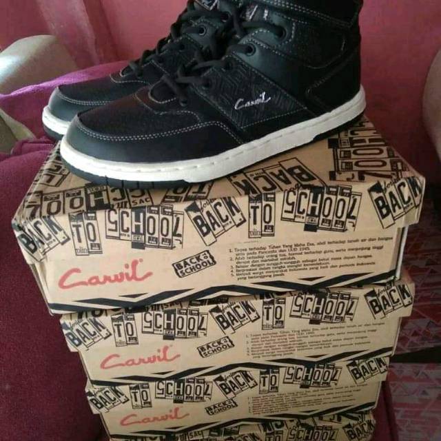 Sepatu carvil