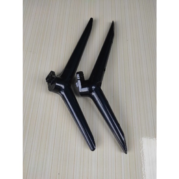 KAKI TV LED POLYTRON 32 INCHI STAND bonus baut