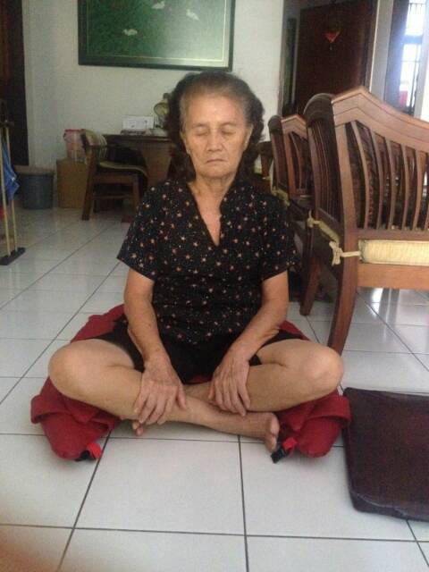 bantal meditasi 2 jam ga kerasa kesemutan and pegel kaki