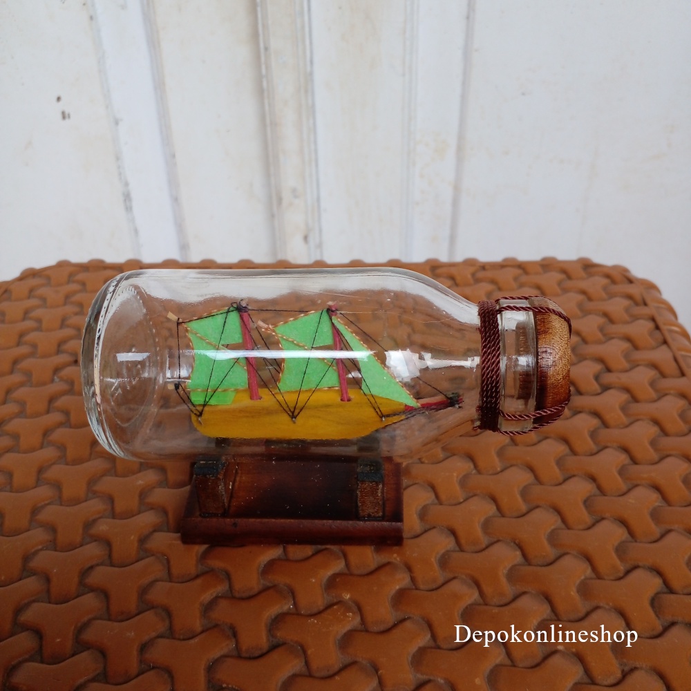 Botol Pajangan Ruangan Rumah Hiasan Meja Kerja Kantor Miniatur Perahu Layar Hiasan Lemari Pajangan Rak Dinding Unik Dekorasi Kamar Tidur Anak Laki Perempuan Kapal Laut Pinisi Dalam Botol Murah-Kecil (Warna random)