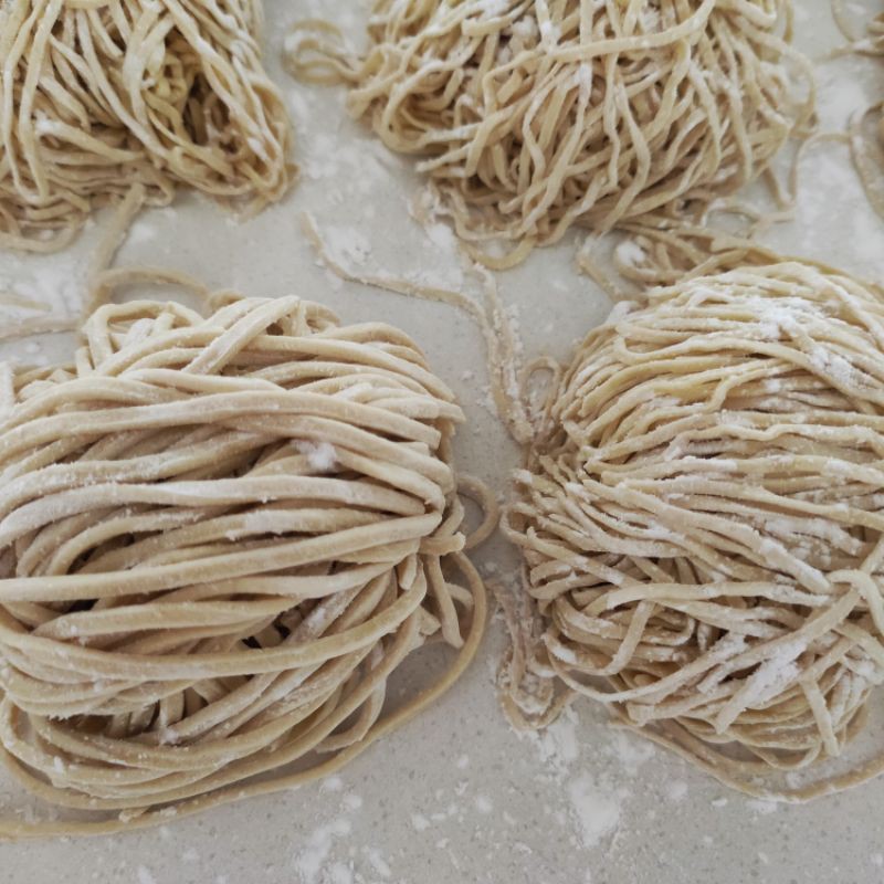 

Mie mentah
