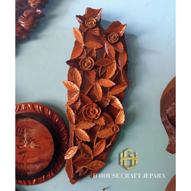 Pajangan Dinding Ukir Mawar Kayu Jati