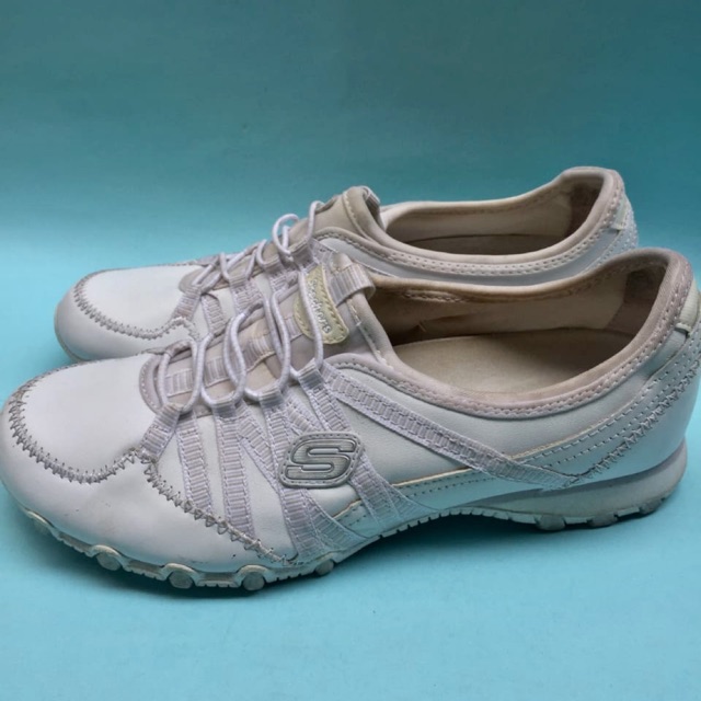 Sepatu skechers putih