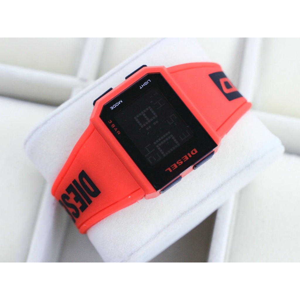 Jam Tangan Pria W1858K Digital Tali Rubber Tanggal Hari Aktif Free Box Gelang &amp; Baterai