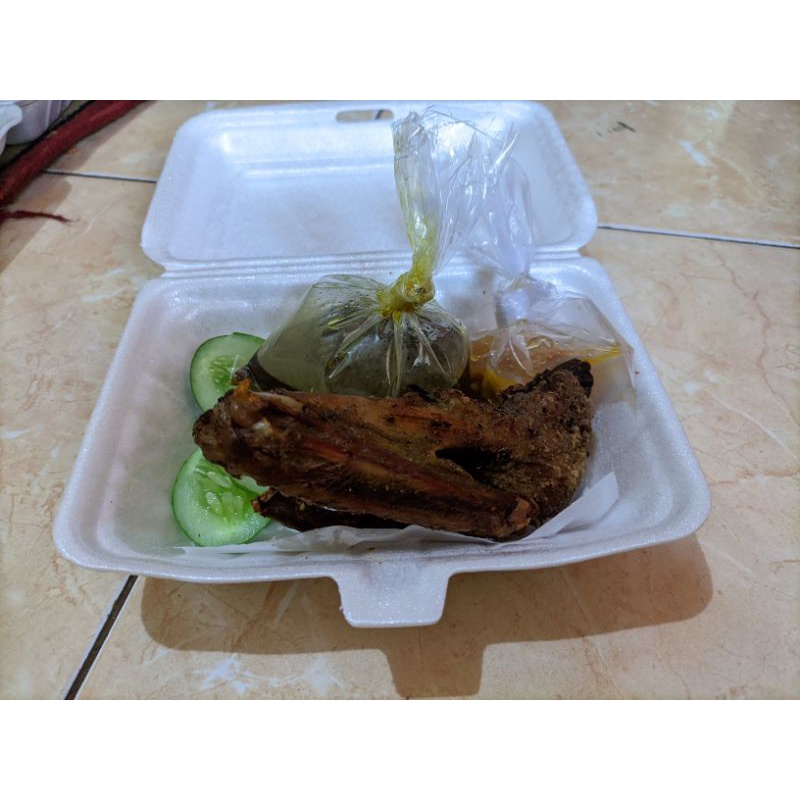 

bebek bumbu hitam
