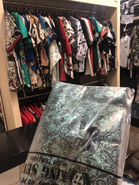 Kantong Plastik Oval Motif Batik Metalik Ukuran 30x38 Cm