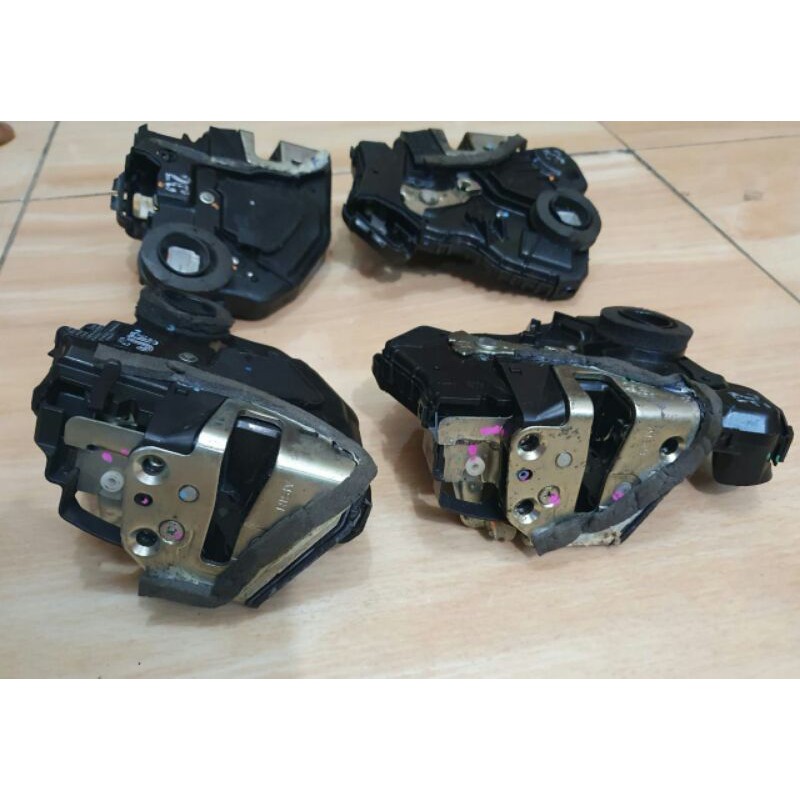 DOORLOCK TOYOTA INNOVA FORTUNER HILUX 2004-2015