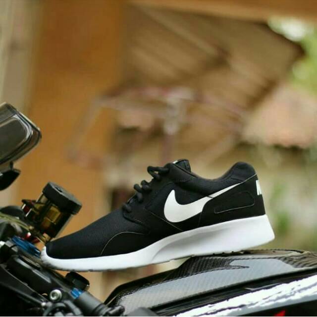 NIKE KAISHI BLACK WHITE