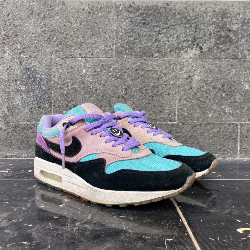 NIKE AIR MAX 1 have a nike day