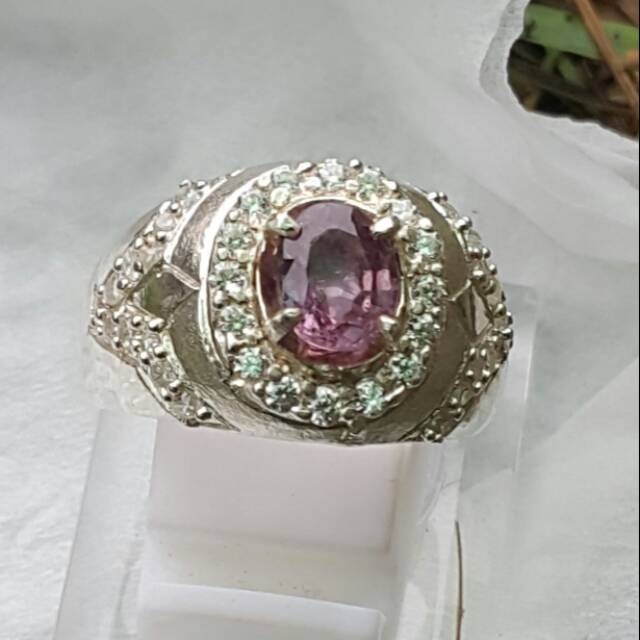 Natural pink sapphire