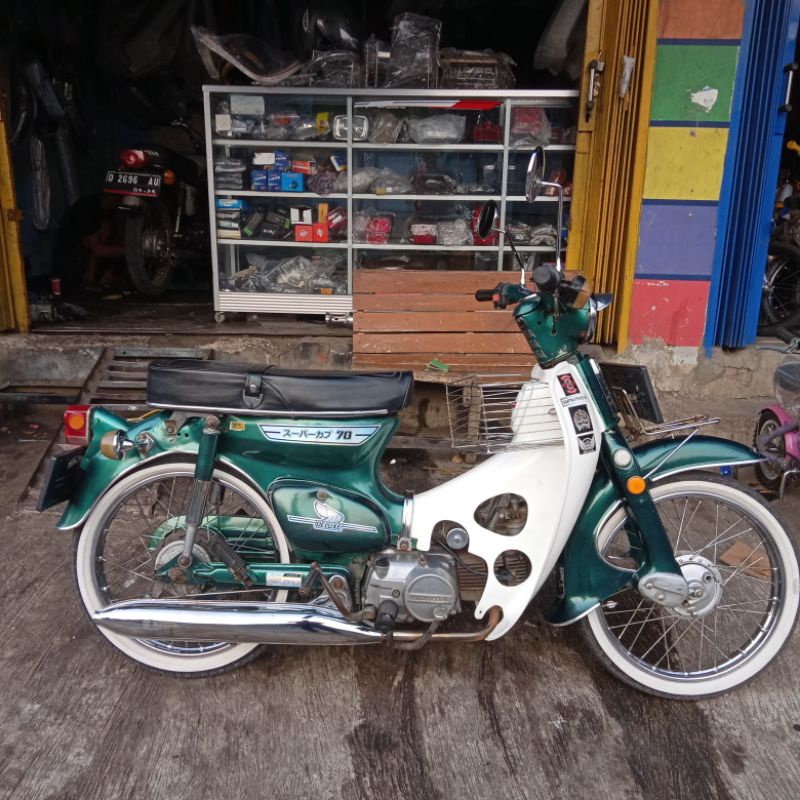 Dek sayap putih semi gading honda c70 import
