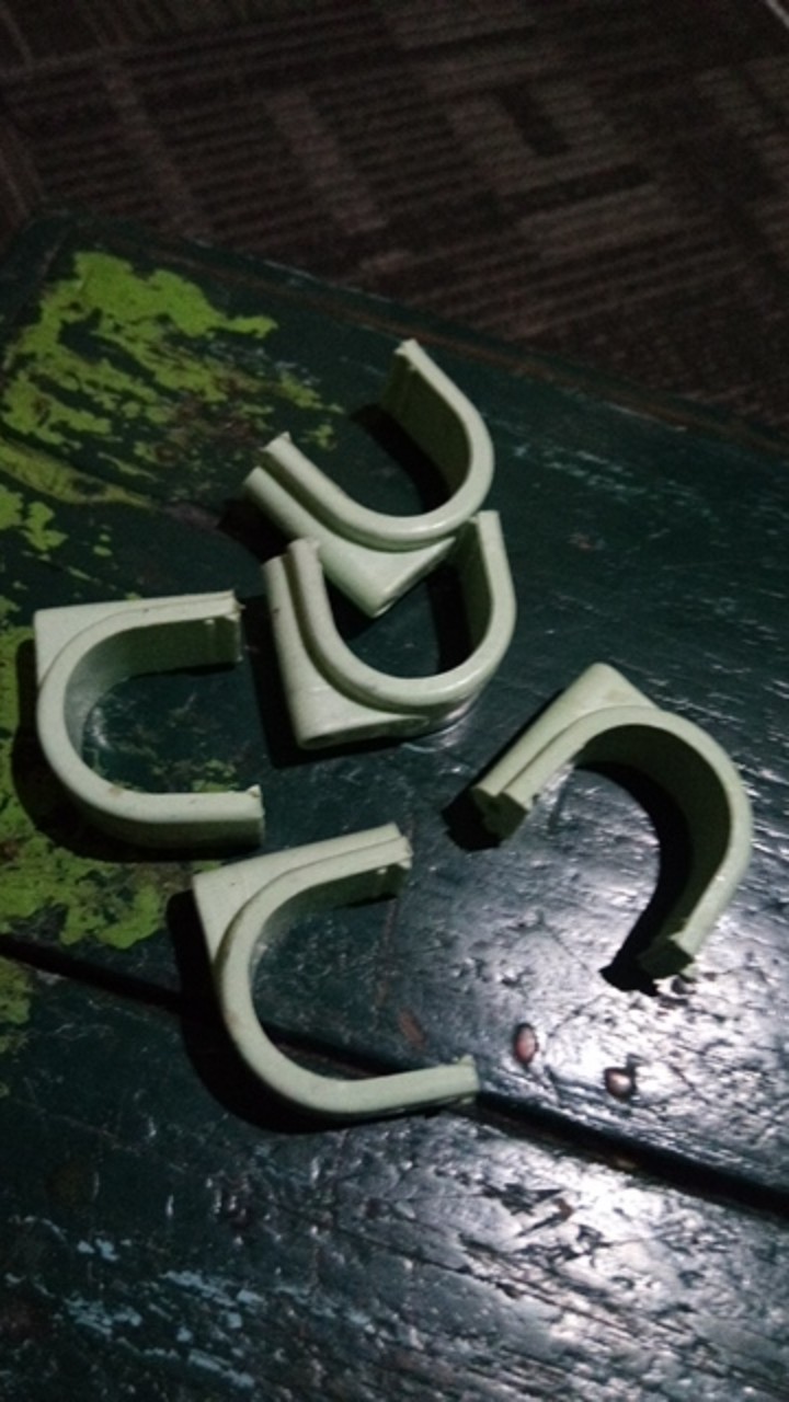 Klem Pipa Pvc 1/2