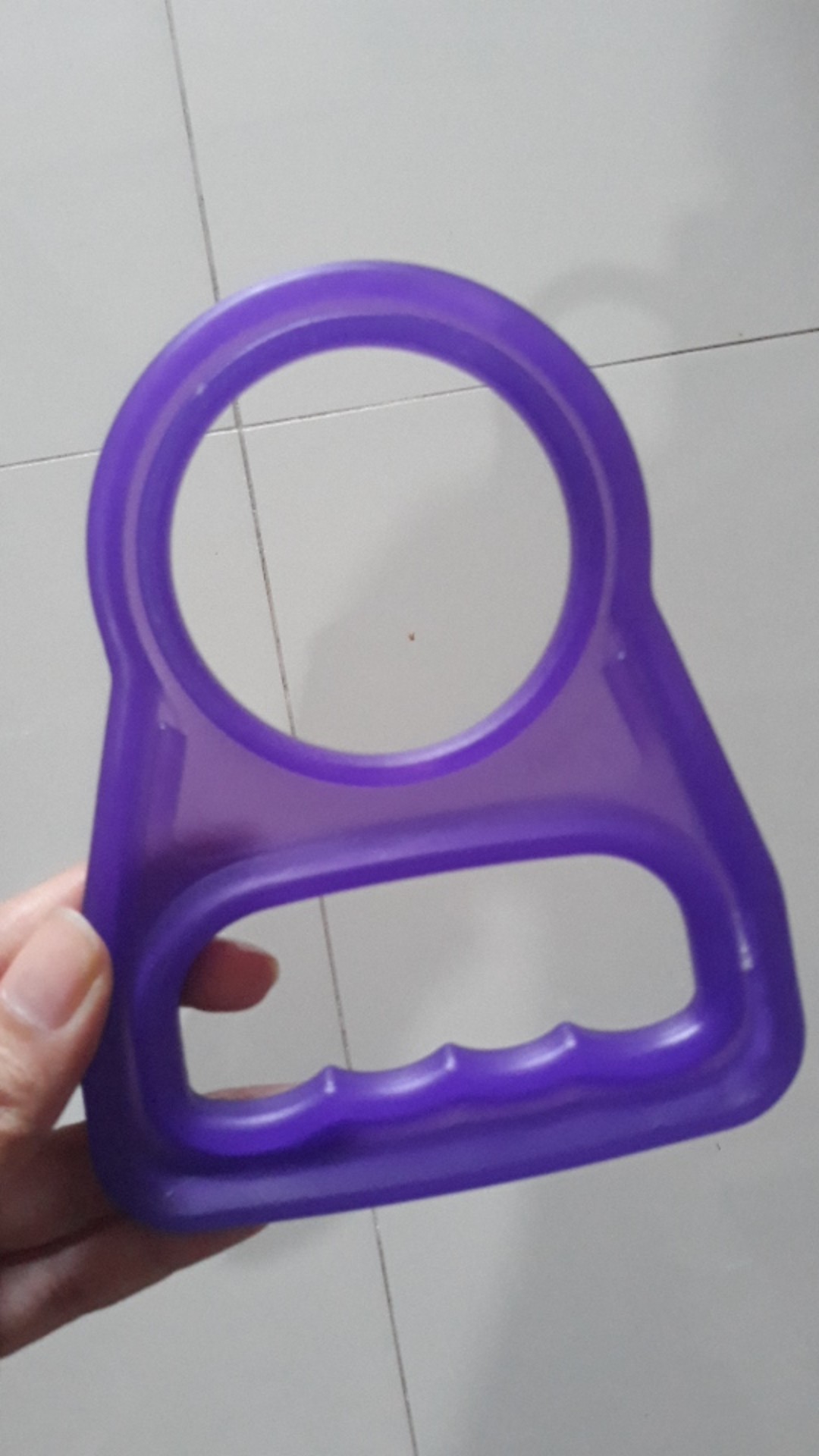 Alat Bantu Angkat Galon Air Minum Agar Lebih Mudah Diangkat Merk Bozi