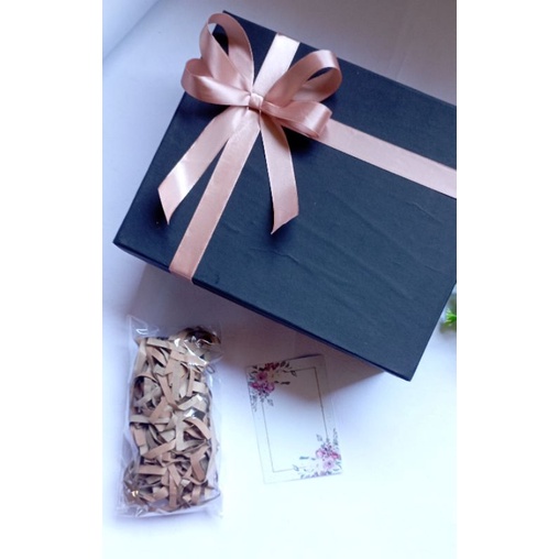 

BOX KADO UKURAN 20X25X9CM