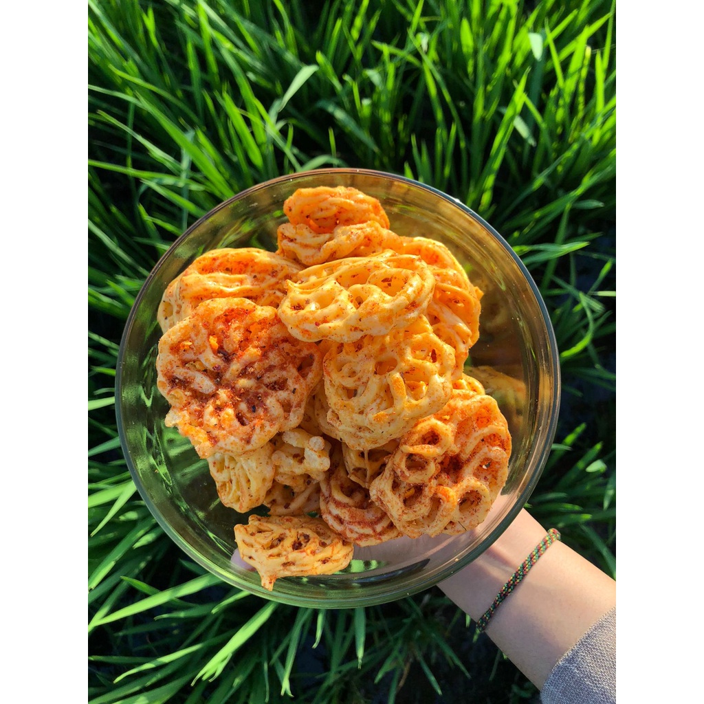 

[PROMO AKHIR TAHUN] Cemilan Pedas Kerupuk Bantet Seblak Mawar Rasa Nikmat Repacking kemasan 100 gr