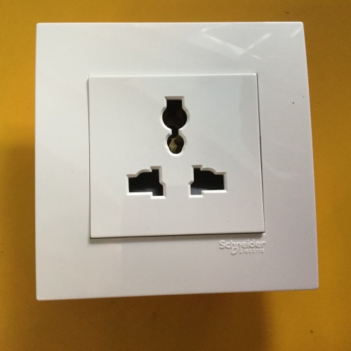 SCHNEIDER STOP KONTAK UNIVERSAL VIVACE Socket 1 Gang 3 Pin