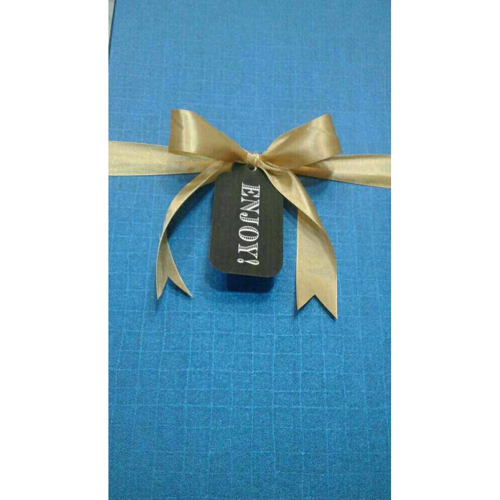 

Gift Box. Kotak Kado. Paket Dengan Gift Tag. Free Pita