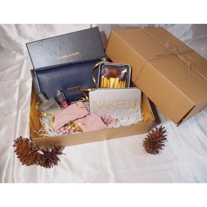 

Hadiah Ulang Tahun Untuk Wanita - Gift Box