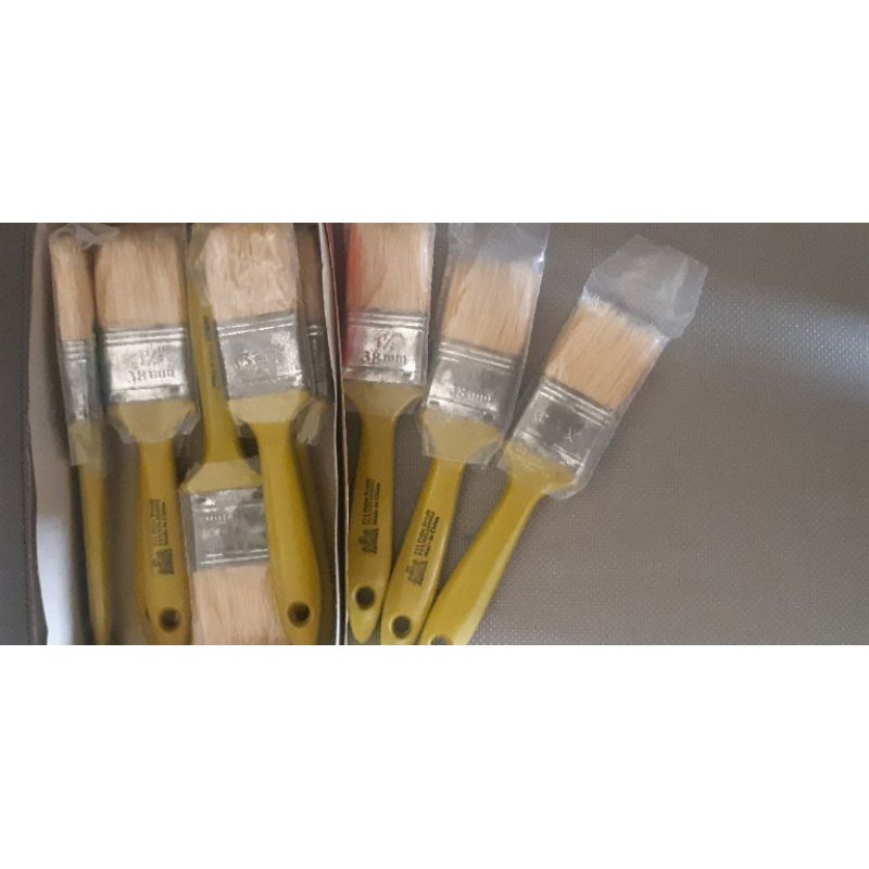 

Kuas Cat 1 1/2 “ Gagang Plastik / Kuas Lukis Cat Tembok Gagang Plastik 1 1/2 Inci Inch