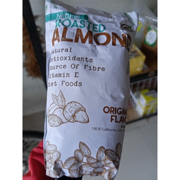 

kacang almond