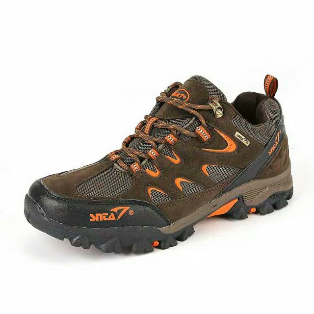 sepatu hiking snta