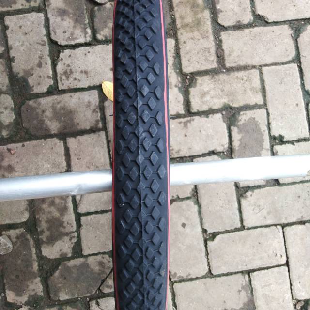 Ban Luar Dan Dalam Sepeda Merk Swallow Ukuran 20 ×1.75 Warna Hitam