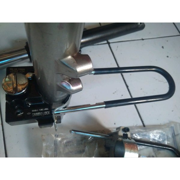 pengunci roda depan motor gembok anti maling.