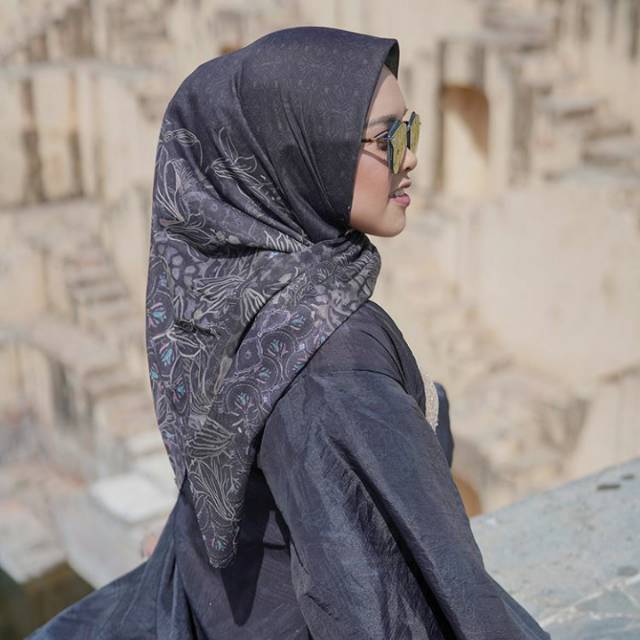 Buttonscarves Maharani